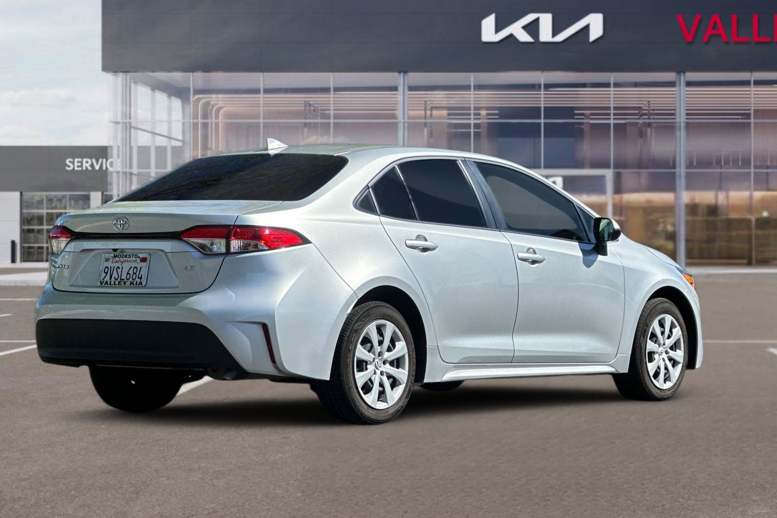 Used 2026 Toyota Corolla LE FWD image 4