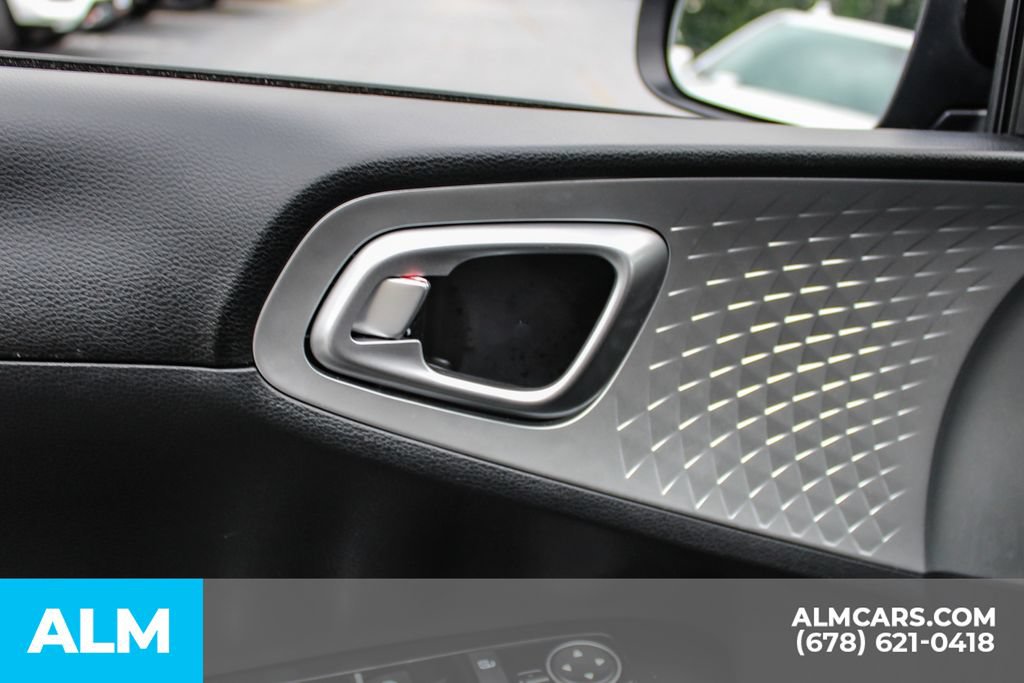 Used 2025 Kia Soul LX w/ LX Technology Package FWD image 36