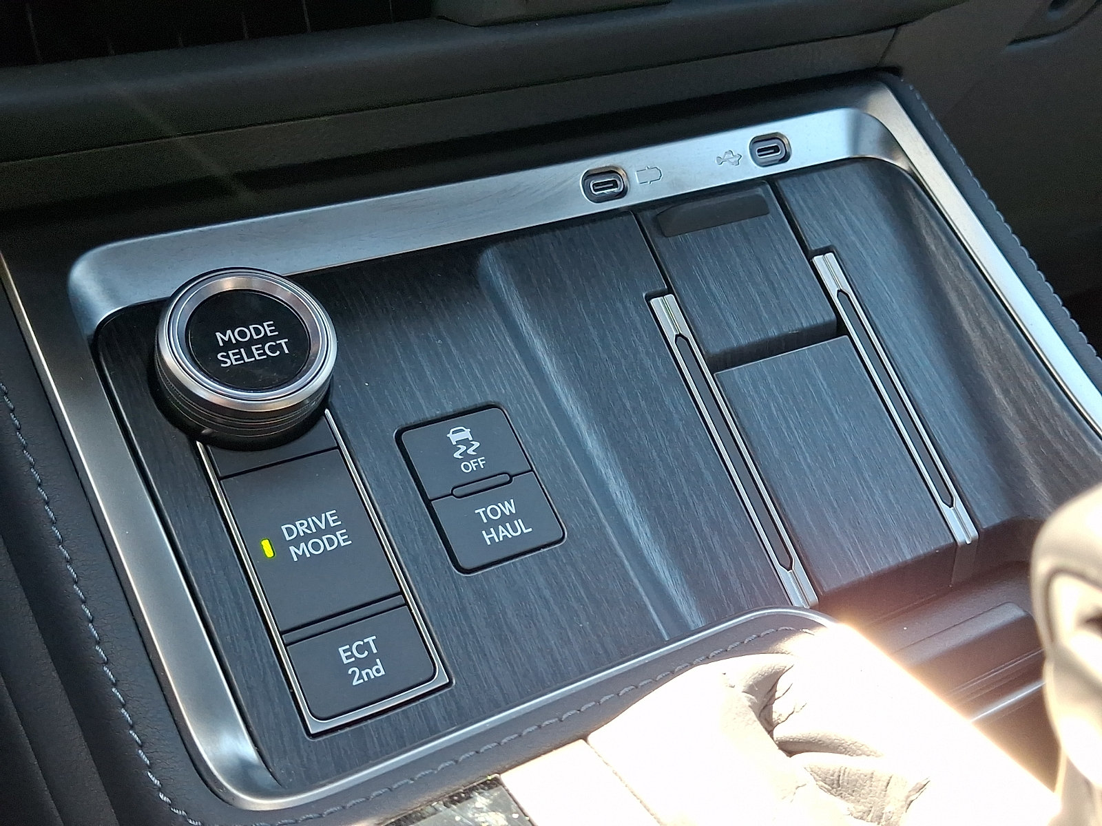 Used 2025 Lexus GX 550 w/ Accessory Package (2T) AWD/4WD image 24