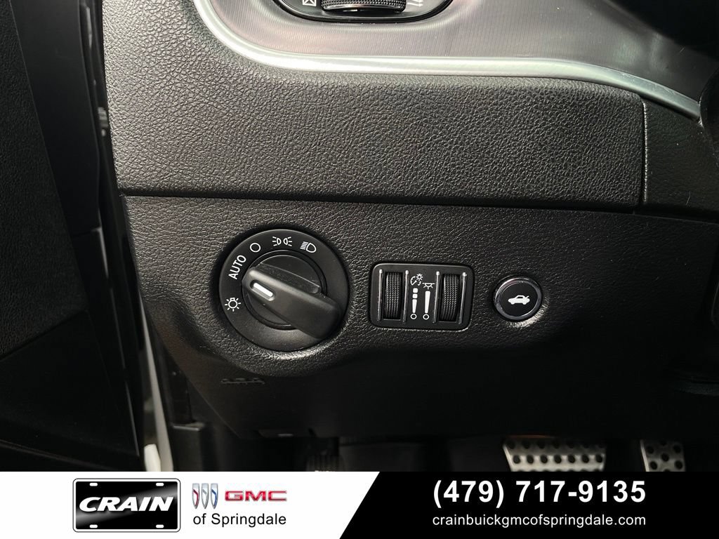 Used 2021 Dodge Charger SXT w/ Blacktop Package RWD image 12
