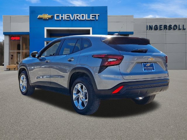 Used 2024 Chevrolet Trax LS w/ LS Convenience Package FWD image 25
