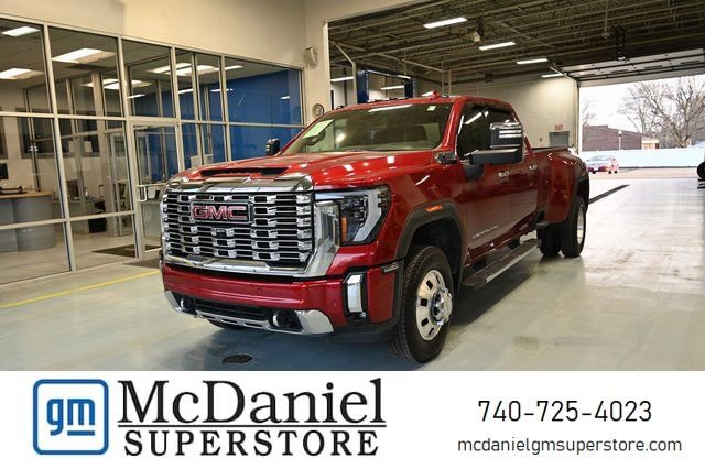 Used 2024 GMC Sierra 3500 Denali image 1