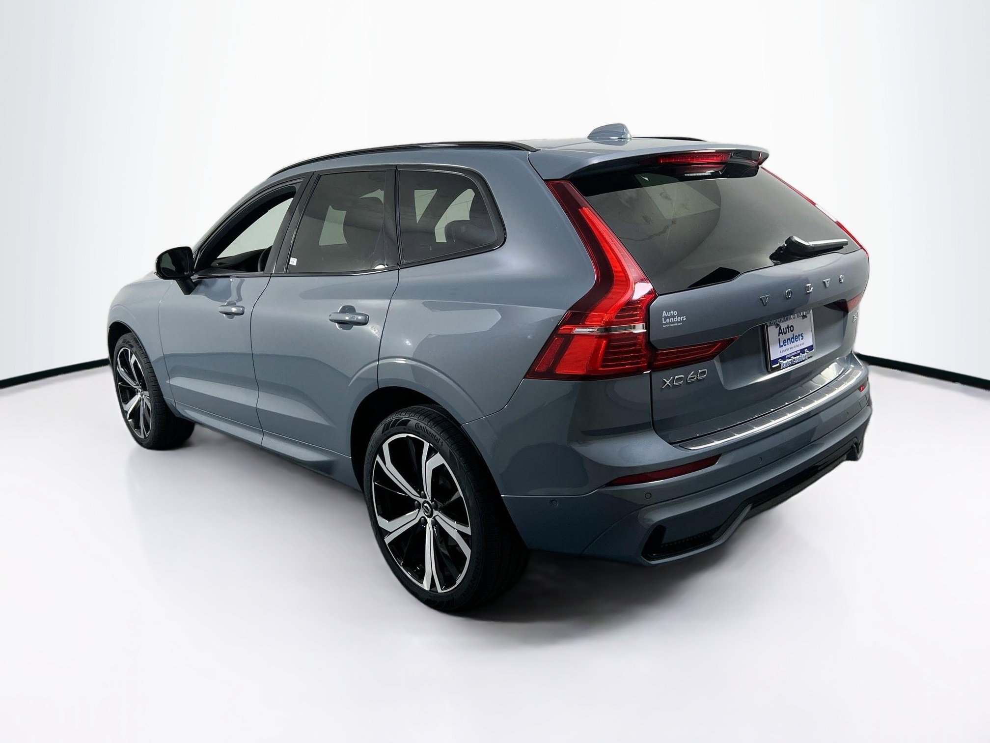 Used 2022 Volvo XC60 B5 R-Design w/ Advanced Package image 7