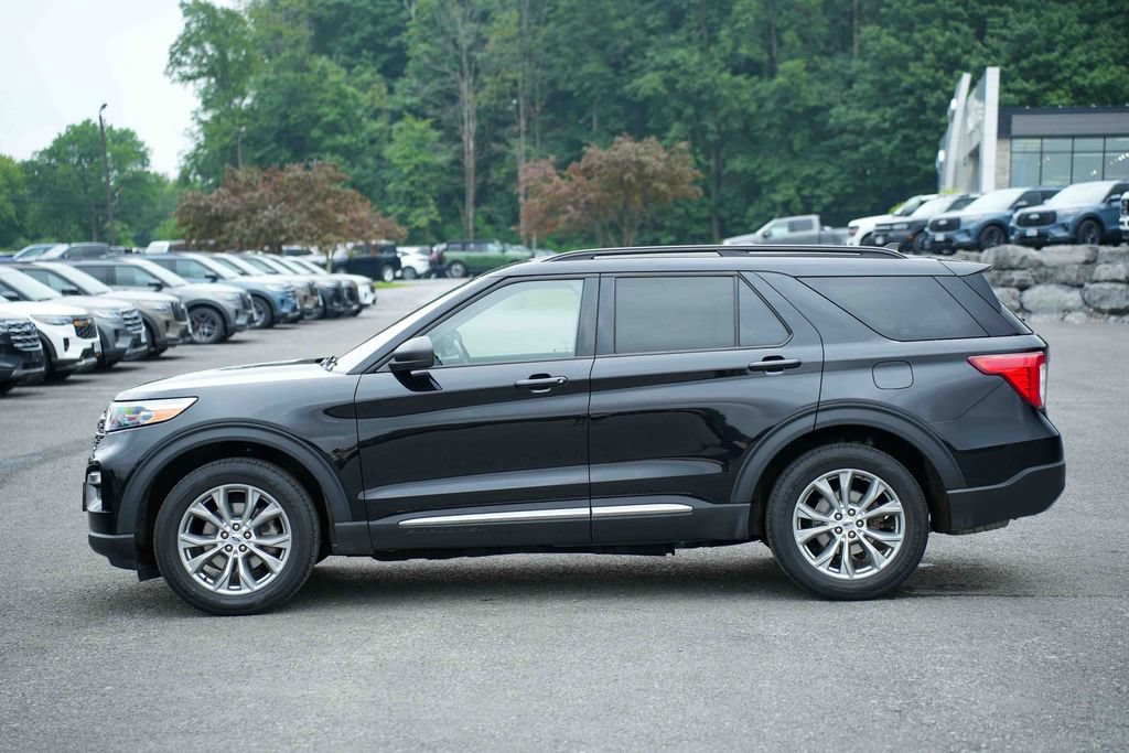 Used 2023 Ford Explorer XLT w/ Equipment Group 202A AWD/4WD image 8