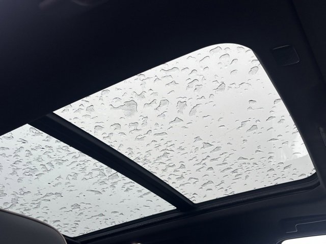 Used 2023 GMC Yukon XL SLT w/ SLT Premium Package image 16