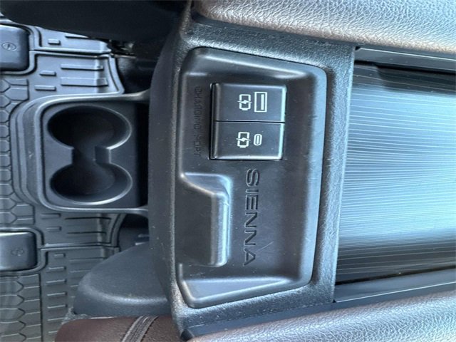 Used 2021 Toyota Sienna Platinum image 17