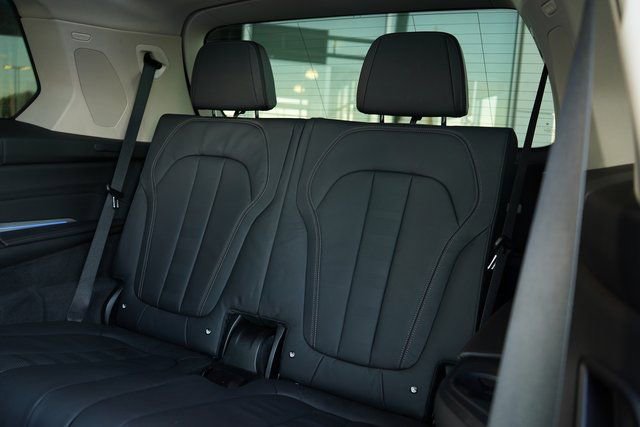 Used 2021 BMW X7 xDrive40i w/ Premium Package image 31