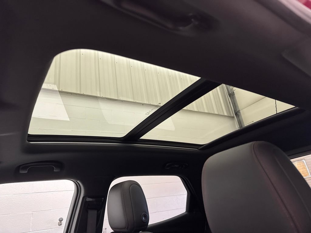Used 2021 Chevrolet TrailBlazer RS w/ Sun and Liftgate Package FWD image 23