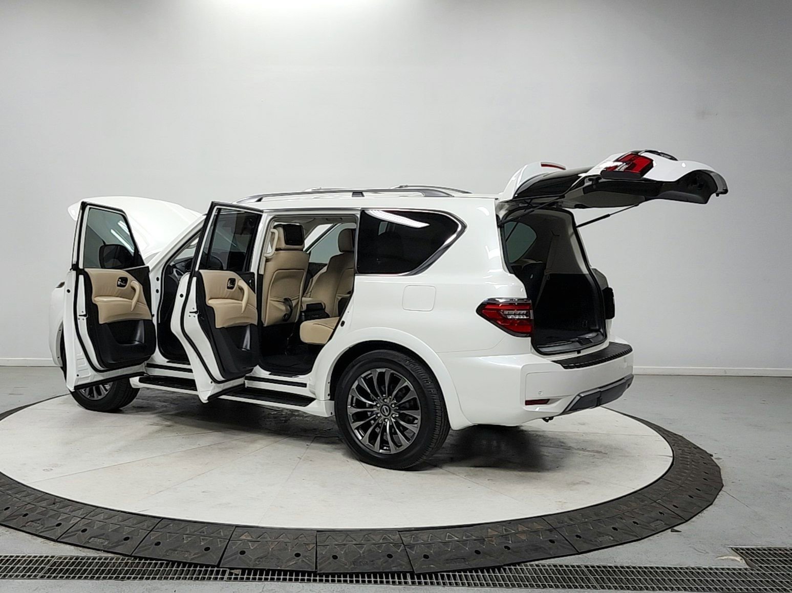 Used 2021 Nissan Armada Platinum w/ Captain's Chairs Package image 13