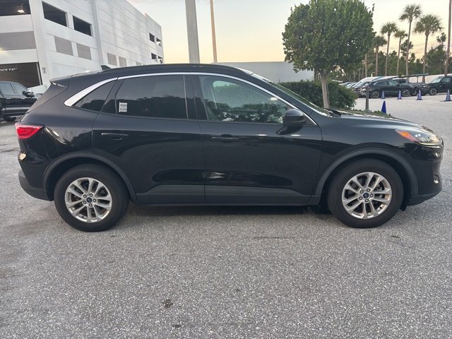 Used 2021 Ford Escape SE w/ Convenience Package image 2