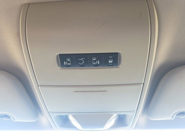 Used 2016 Dodge Grand Caravan SXT FWD image 28