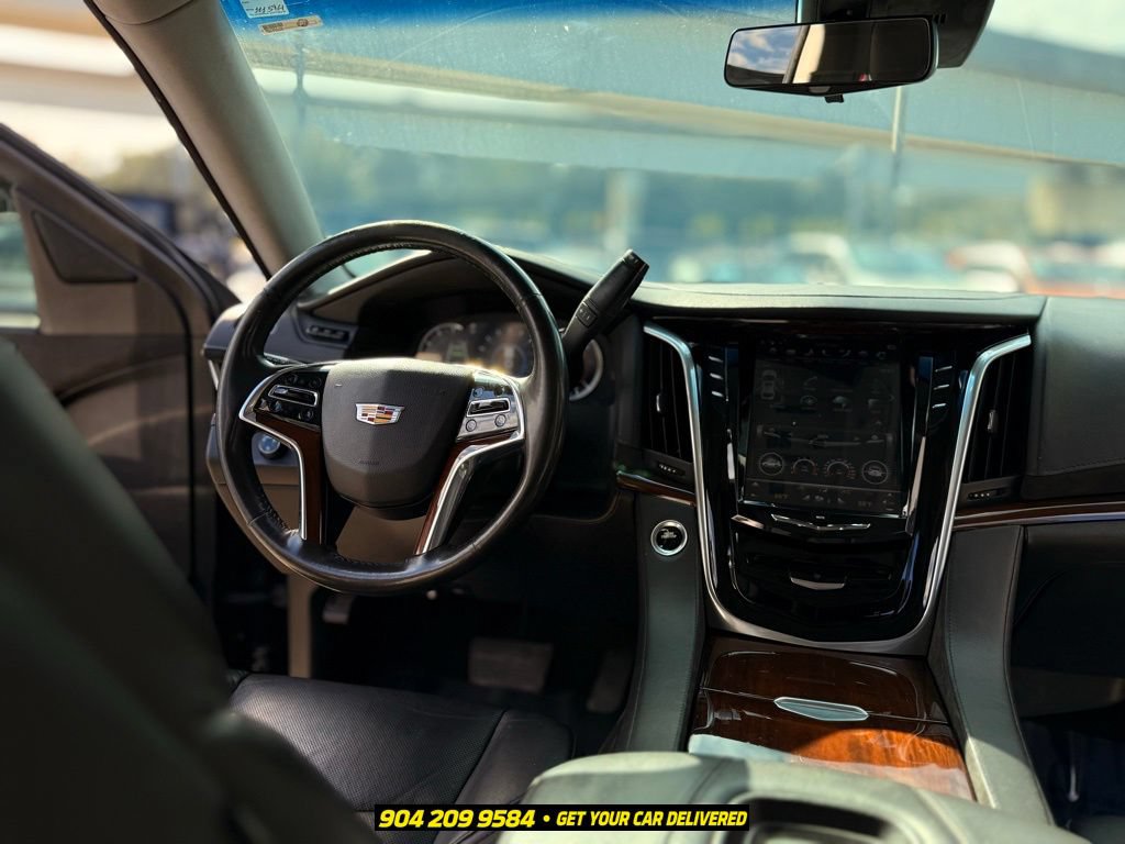 Used 2019 Cadillac Escalade Luxury AWD/4WD image 18