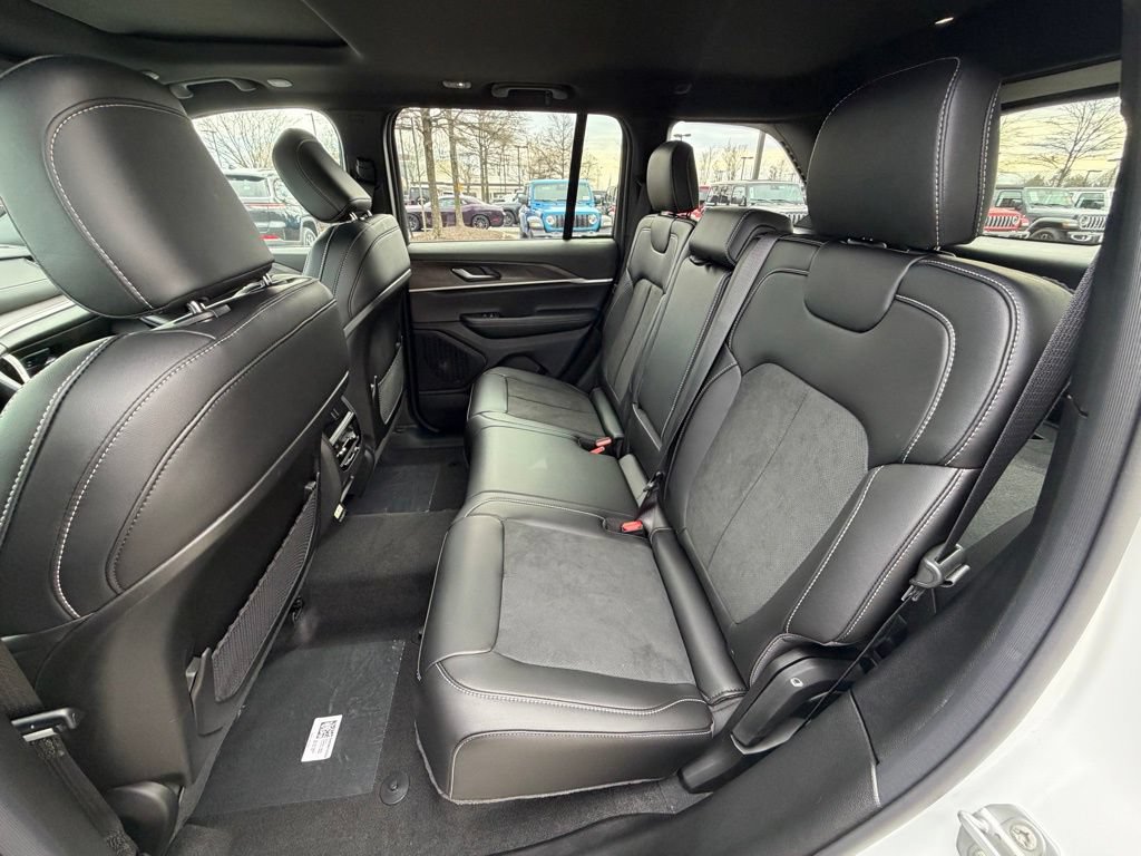 New 2026 Jeep Grand Cherokee Altitude AWD/4WD image 11