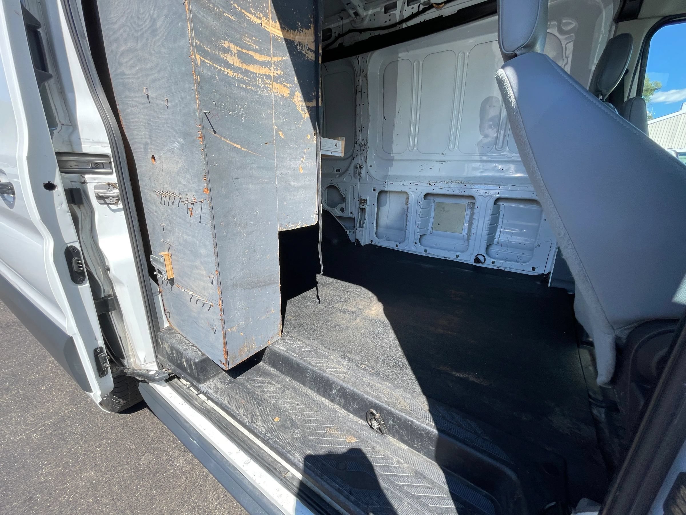 Used 2015 Ford Transit 250 130 Medium Roof RWD image 31
