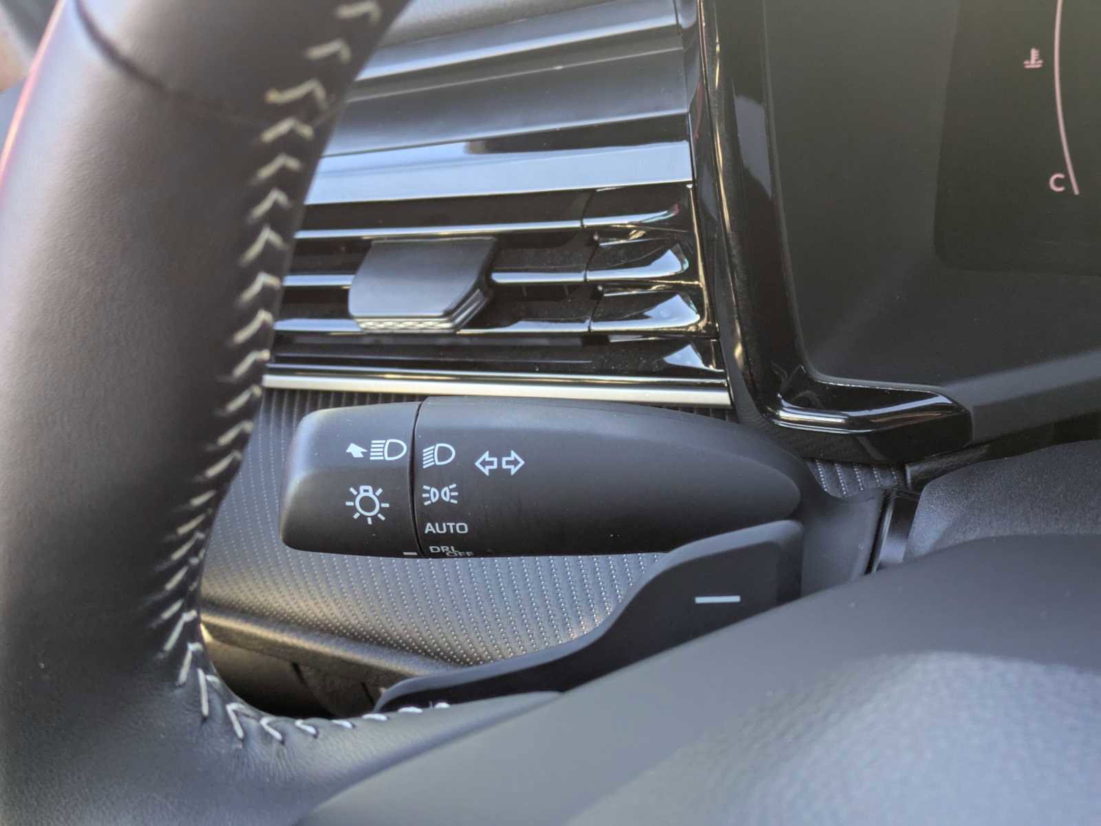 Used 2025 Toyota Camry SE image 27