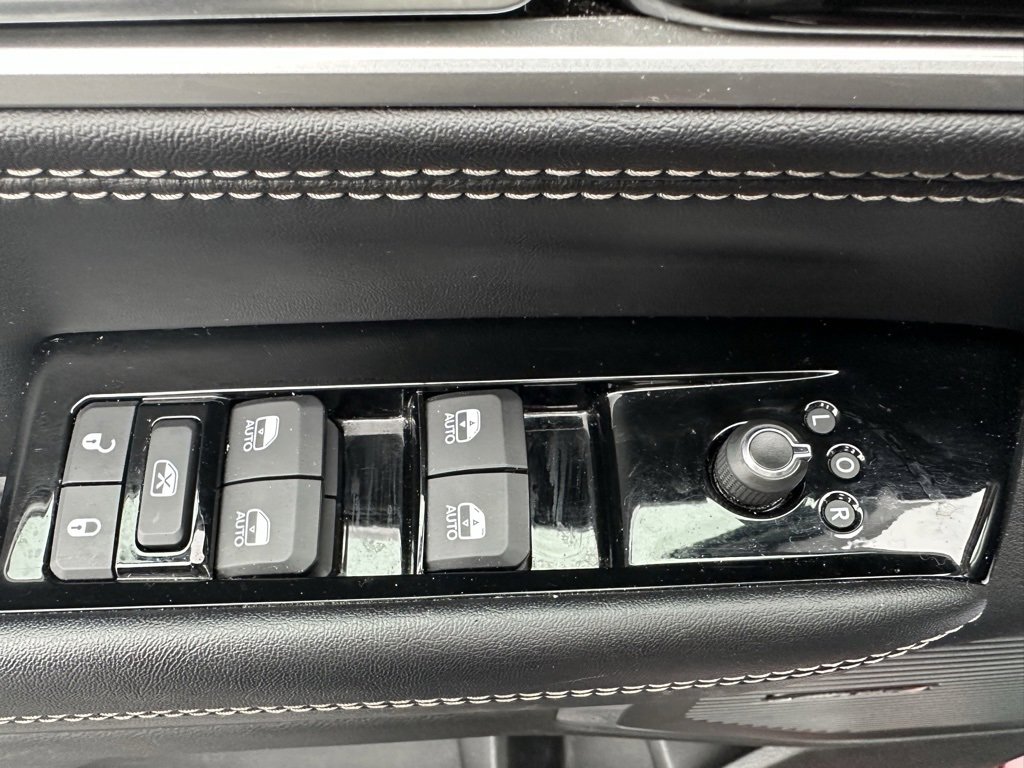 Used 2023 Jeep Wagoneer L Series II image 25