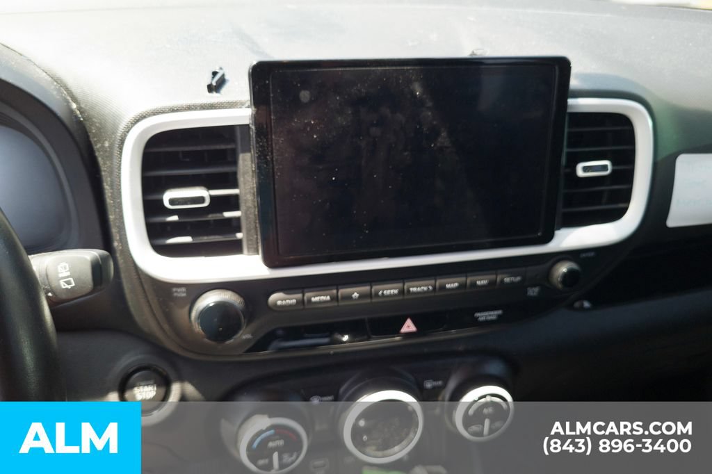 Used 2023 Hyundai Venue Limited FWD image 8