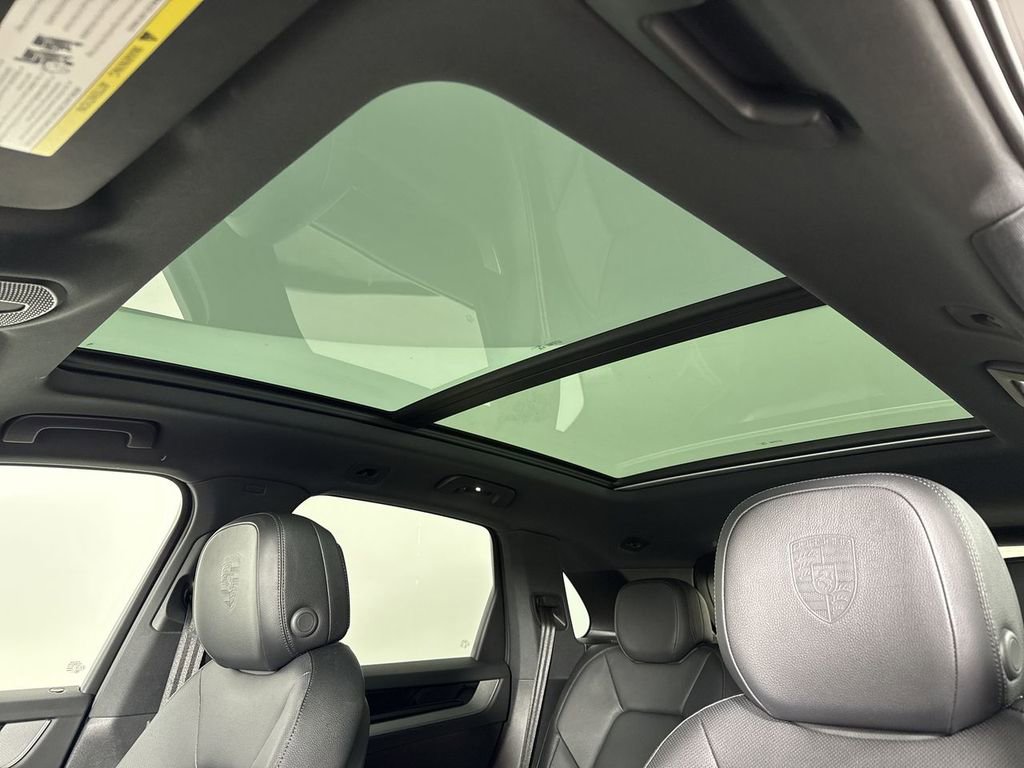 Certified 2025 Porsche Cayenne image 41