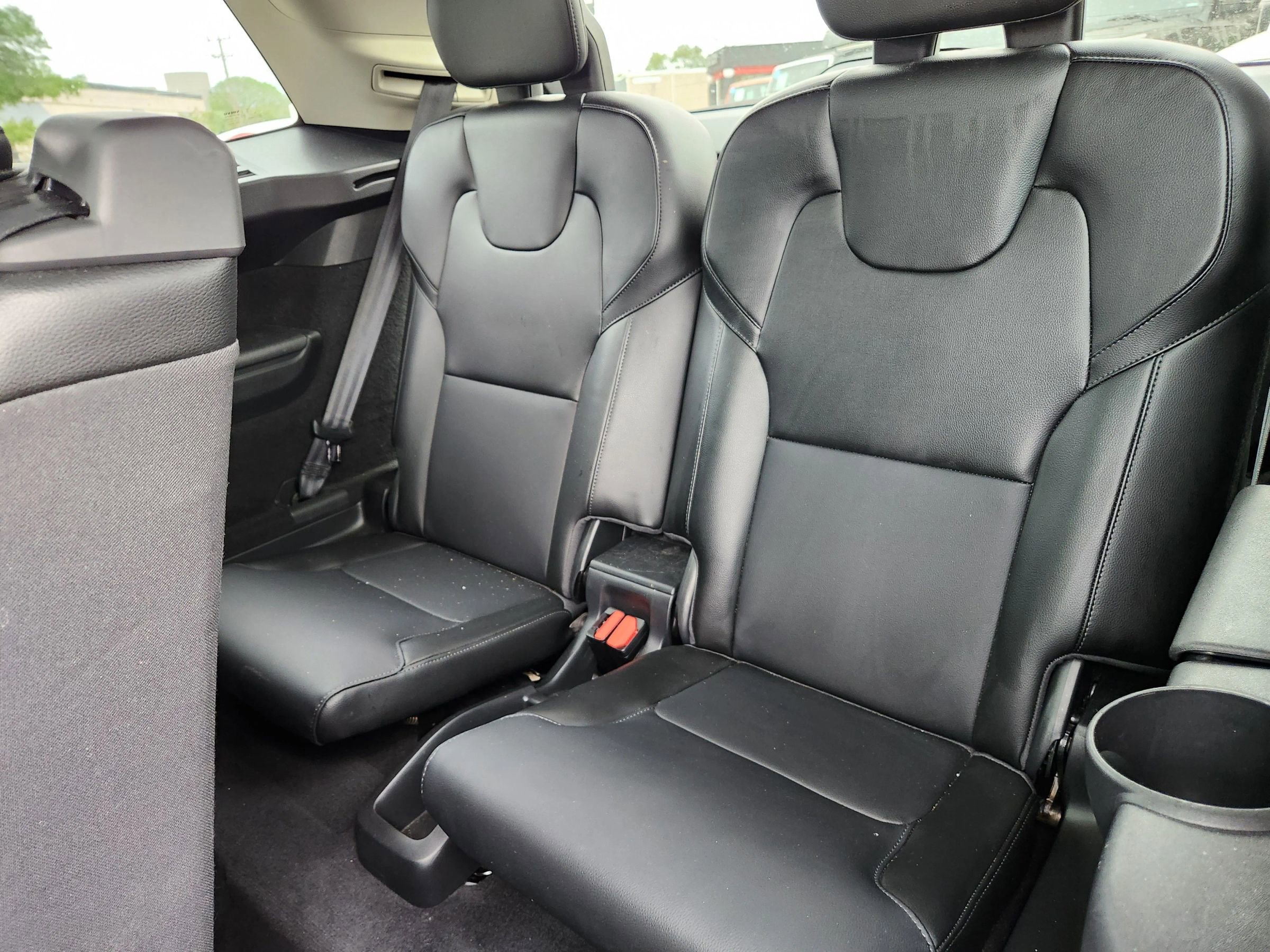 Used 2020 Volvo XC90 T5 Momentum w/ Protection Package Premier image 13