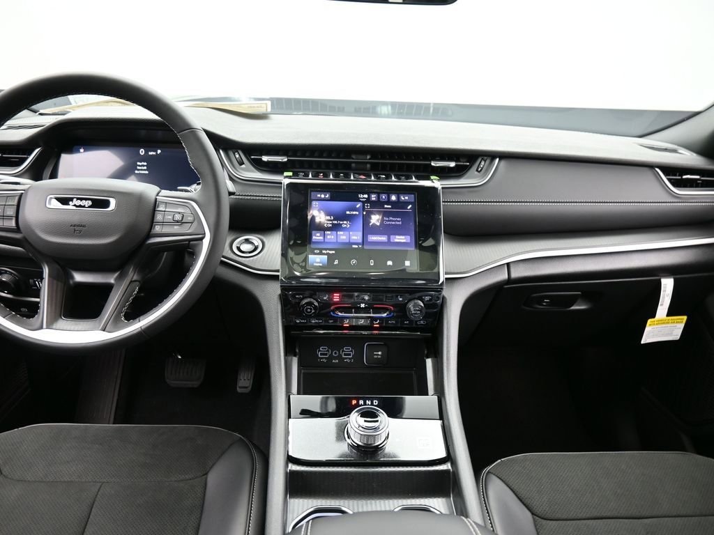 New 2025 Jeep Grand Cherokee Altitude image 14