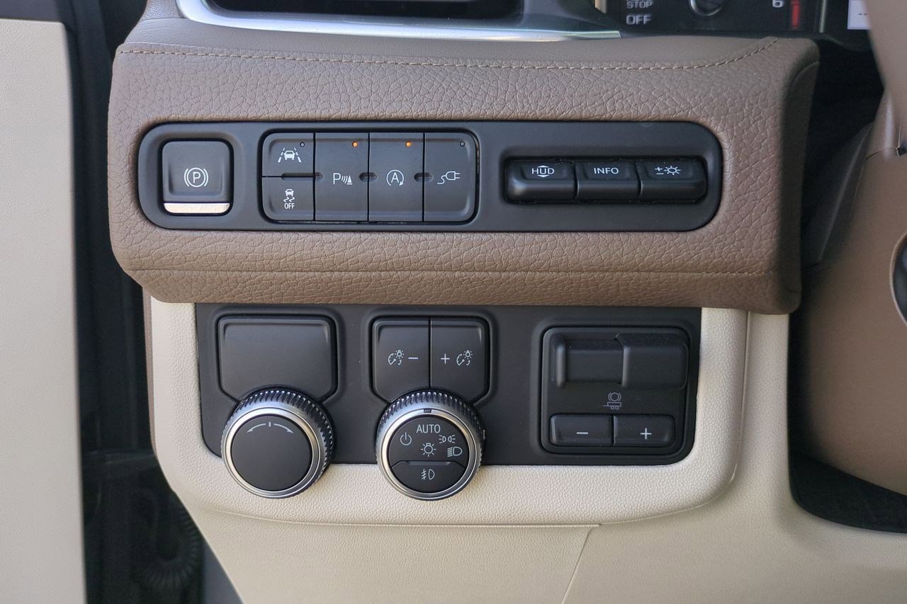 Used 2021 GMC Yukon Denali w/ Denali Premium Package RWD image 19
