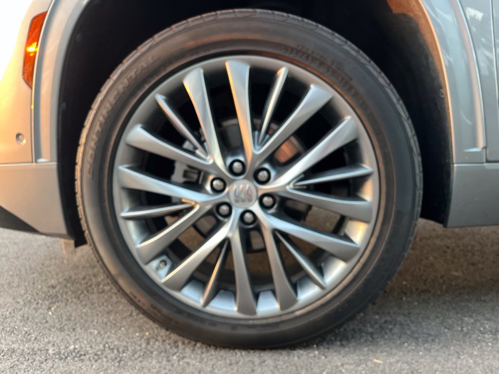 Used 2025 Buick Enclave Avenir w/ Super Cruise Package FWD image 14