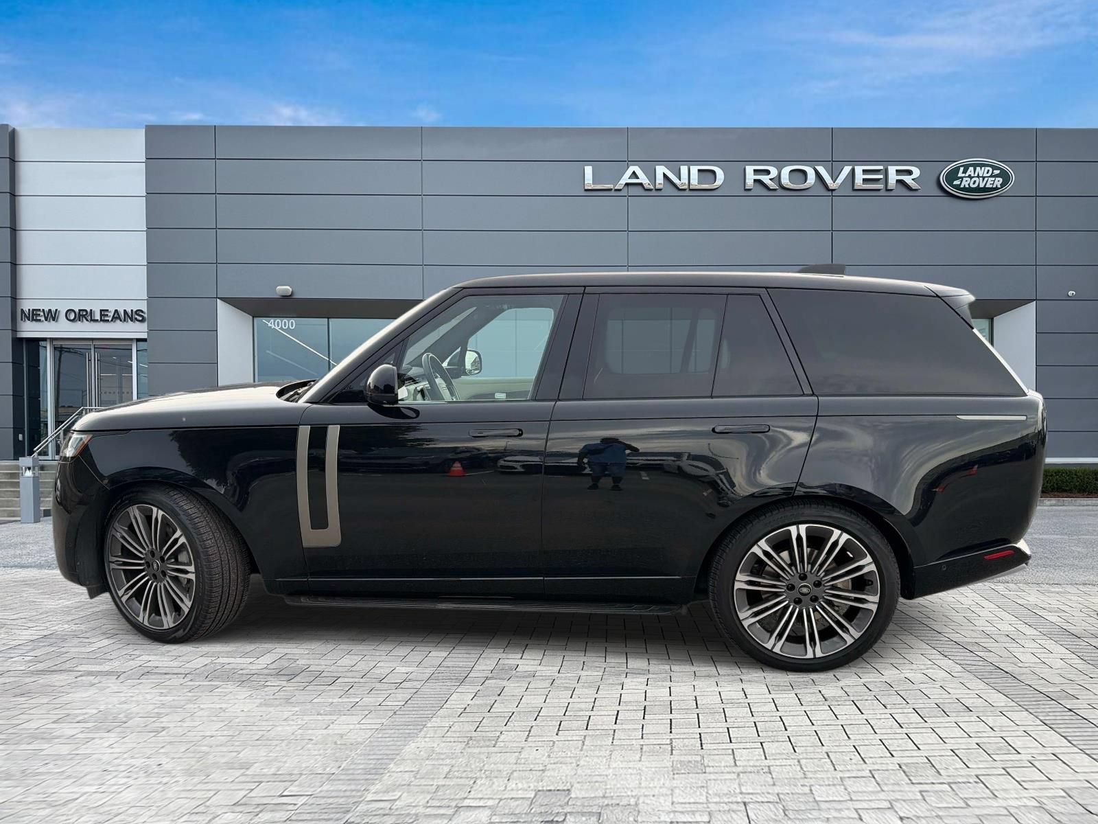 Used 2023 Land Rover Range Rover SE AWD/4WD image 2