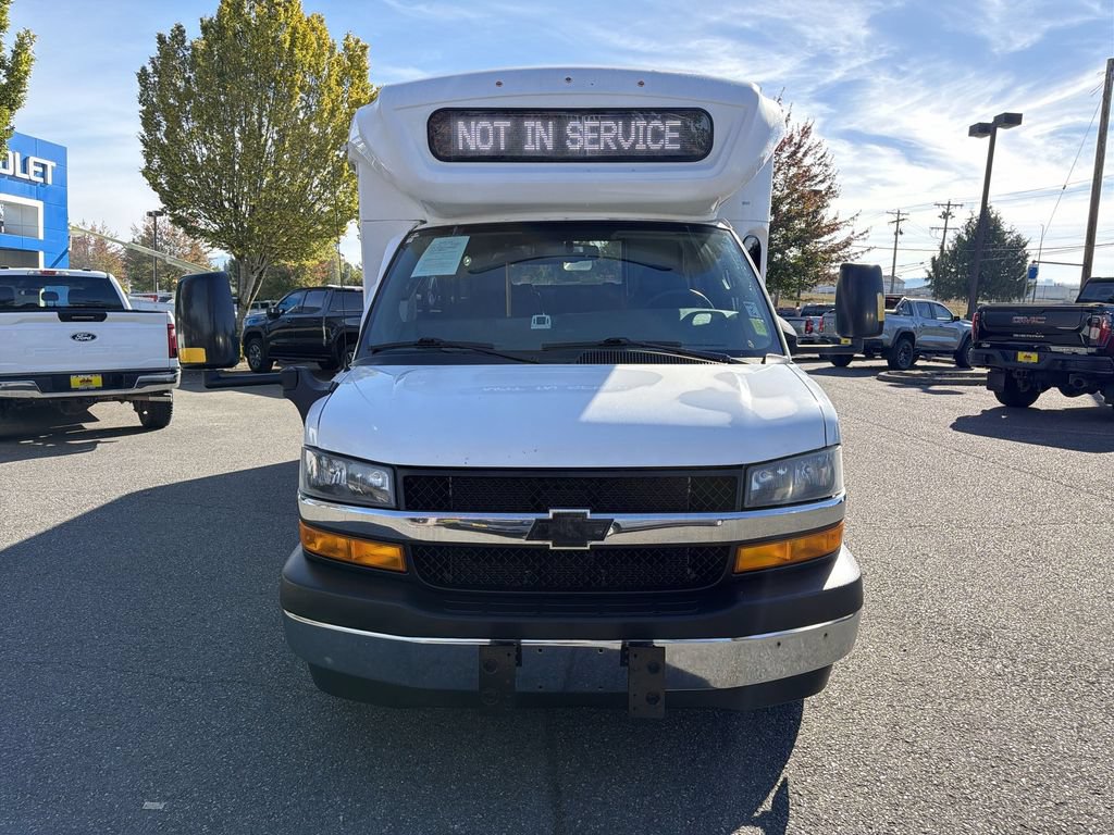 Used 2020 Chevrolet Express 4500 w/ Shuttle Bus Package RWD image 4