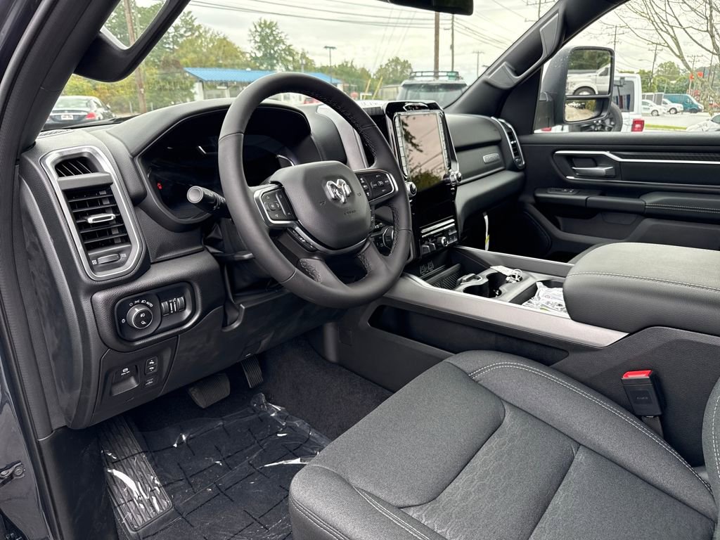 New 2026 RAM 1500 4x4 Crew Cab image 9