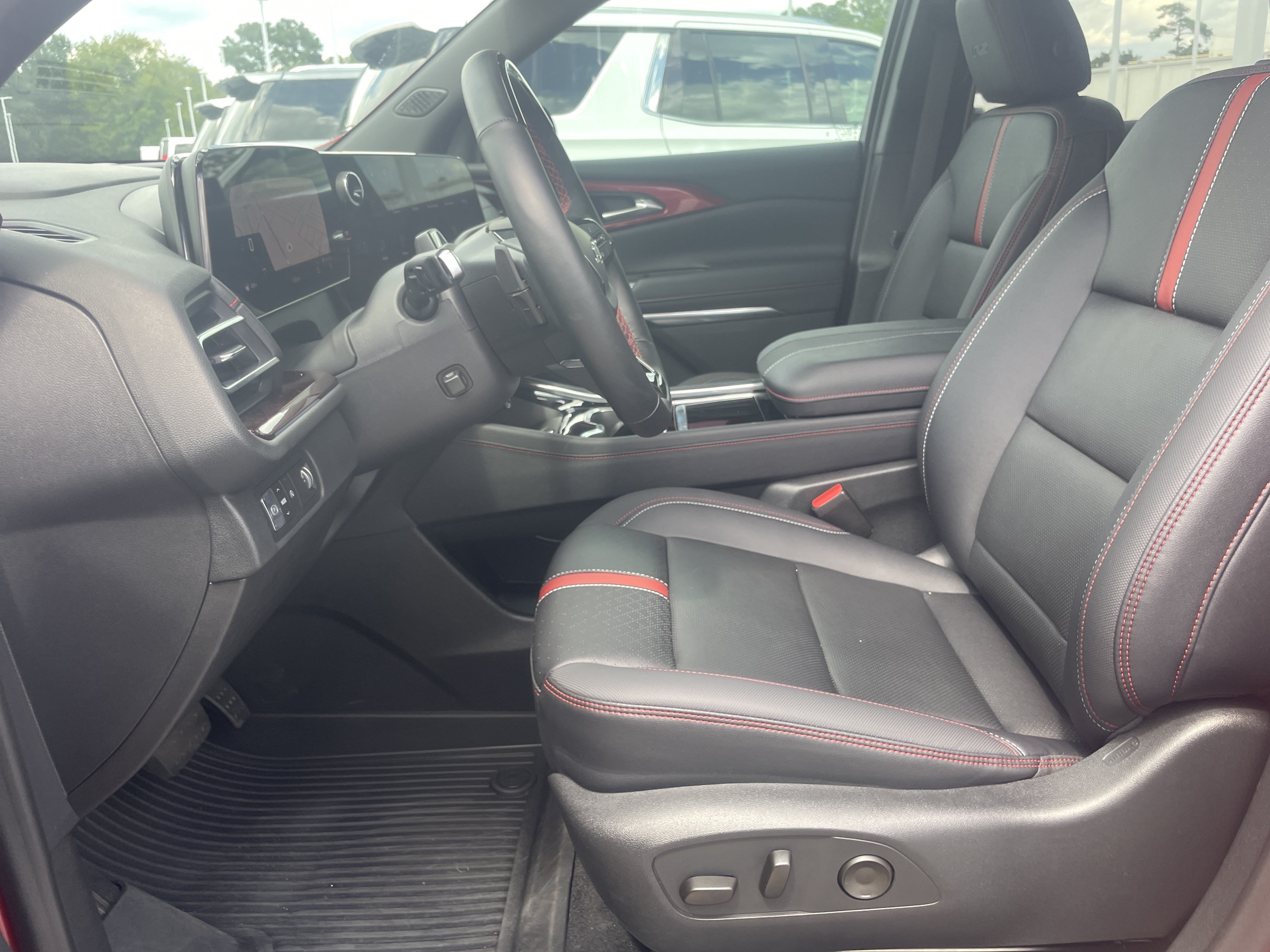 Used 2026 Chevrolet Traverse RS FWD image 16