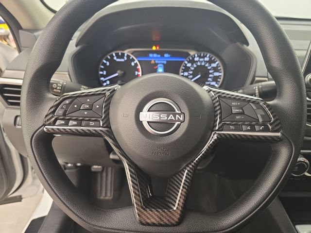 Used 2024 Nissan Altima 2.5 SV FWD image 28