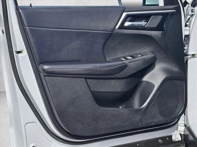 Used 2024 Mitsubishi Outlander SE image 10