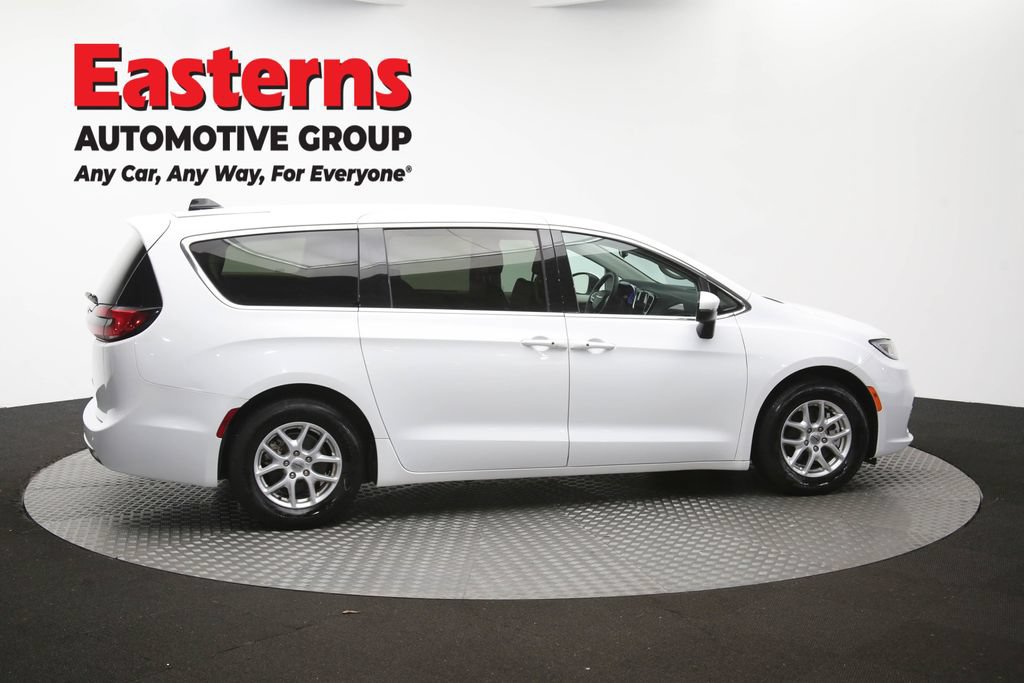 Used 2023 Chrysler Pacifica Touring-L FWD image 45