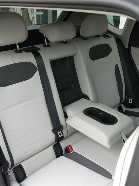 New 2026 Volkswagen Taos SE FWD image 16