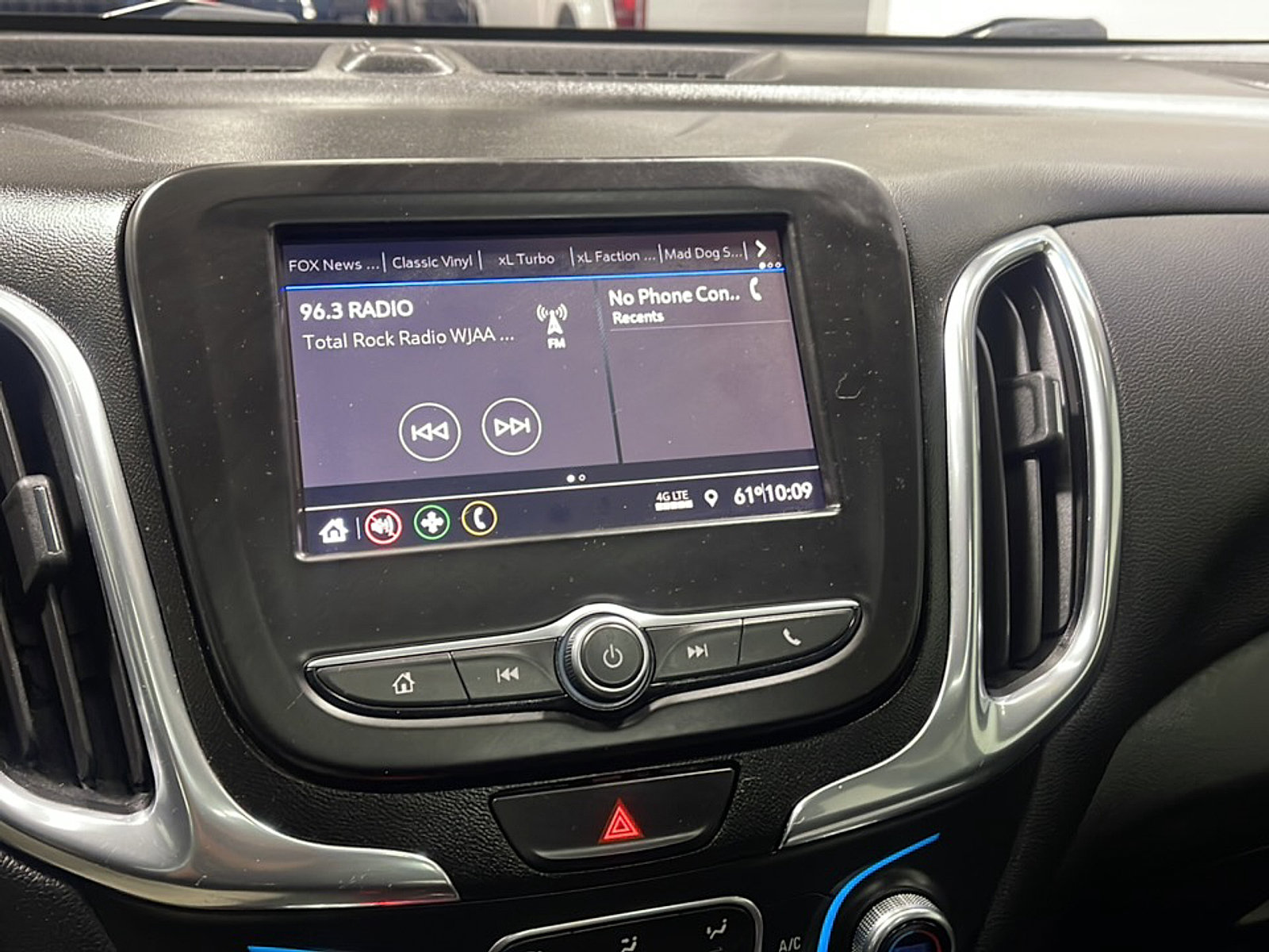 Used 2020 Chevrolet Equinox LT w/ Sport Edition AWD/4WD image 8