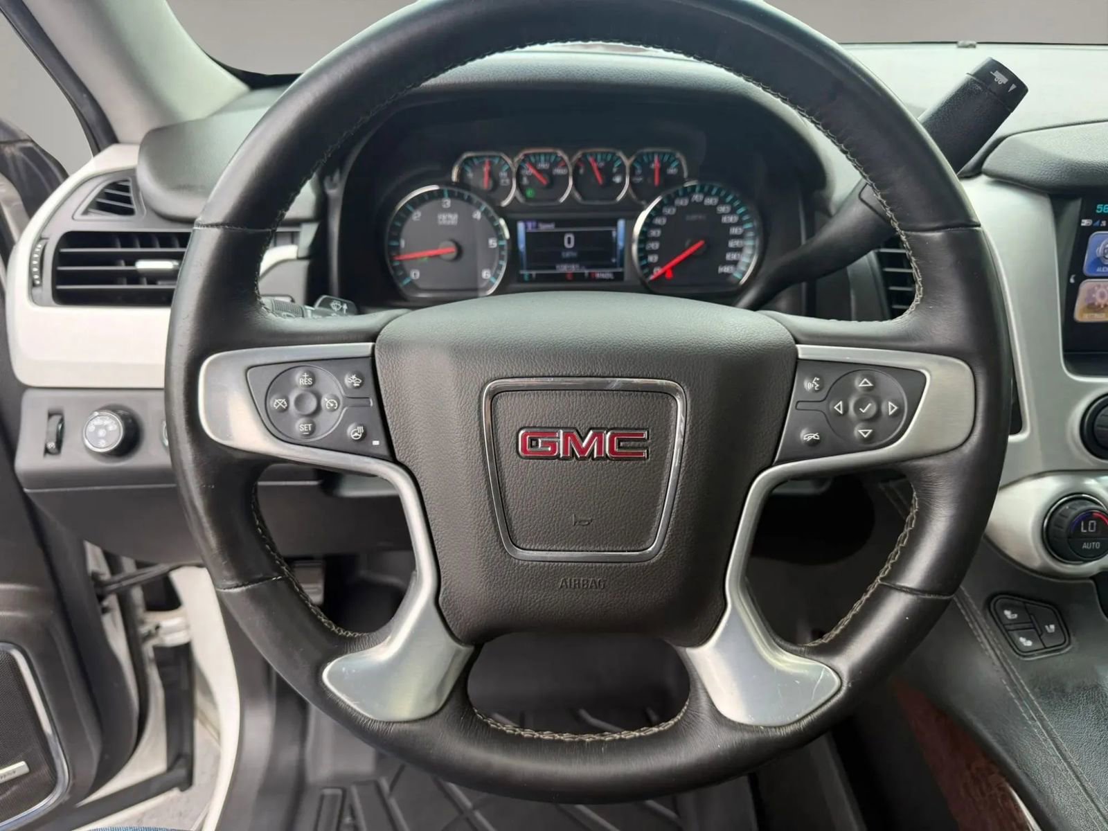 Used 2017 GMC Yukon XL SLT w/ Premium Edition AWD/4WD image 18