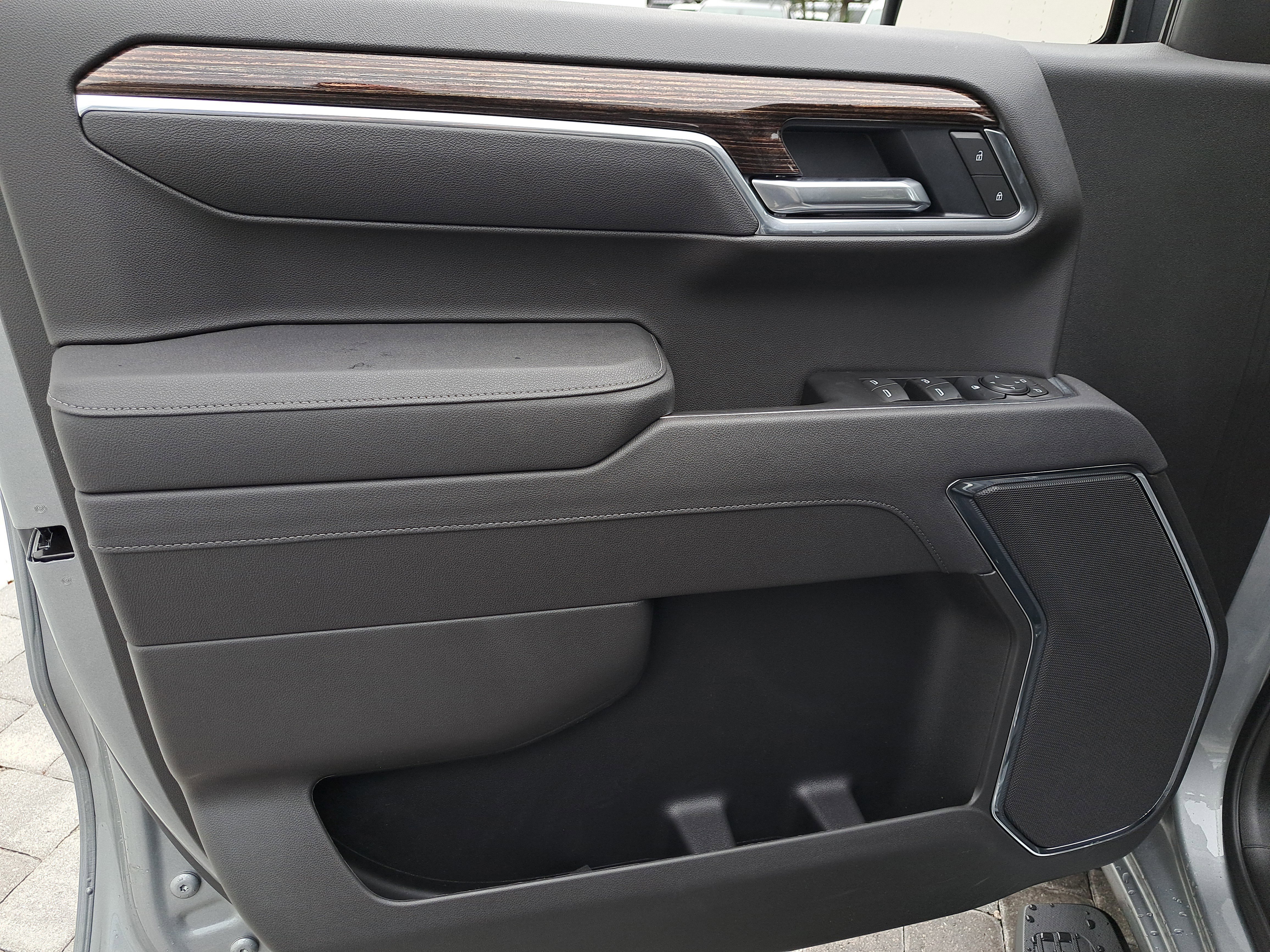 New 2025 GMC Sierra 1500 Elevation w/ LPO, Elevation Black Package image 18