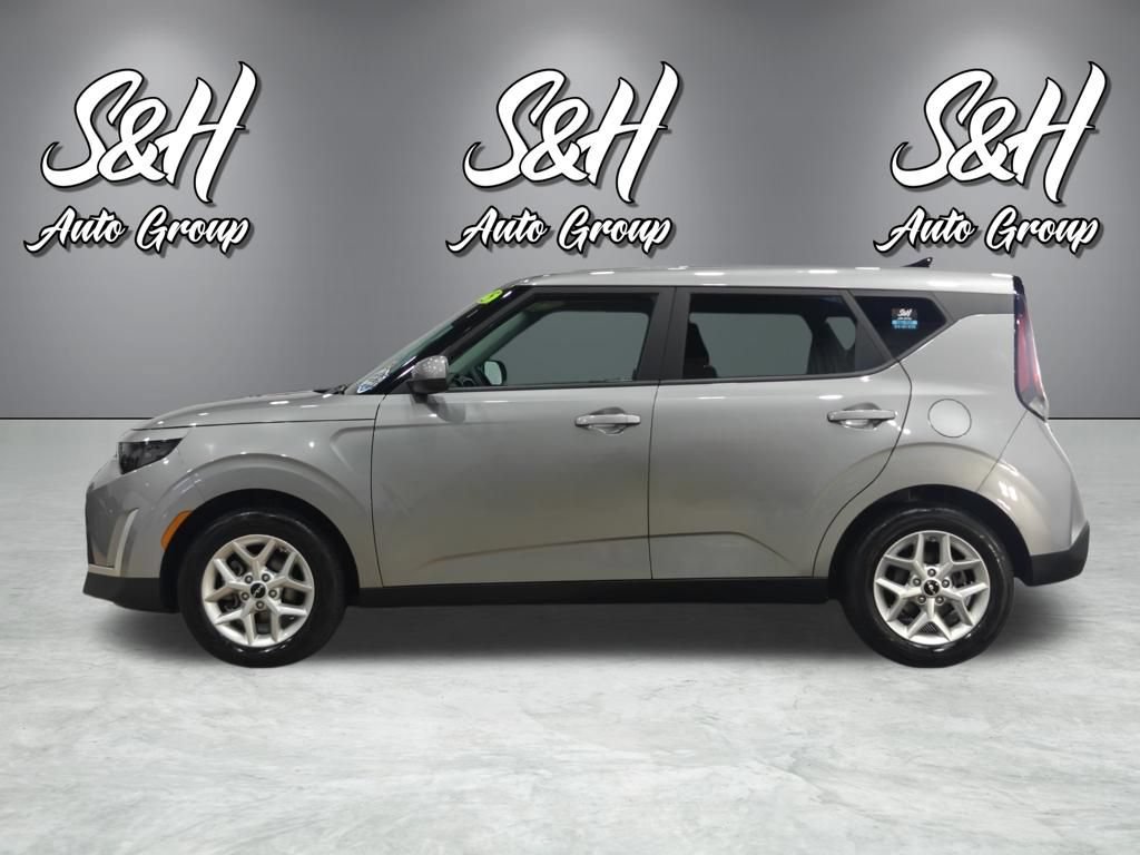 Used 2025 Kia Soul LX w/ LX Technology Package FWD image 12