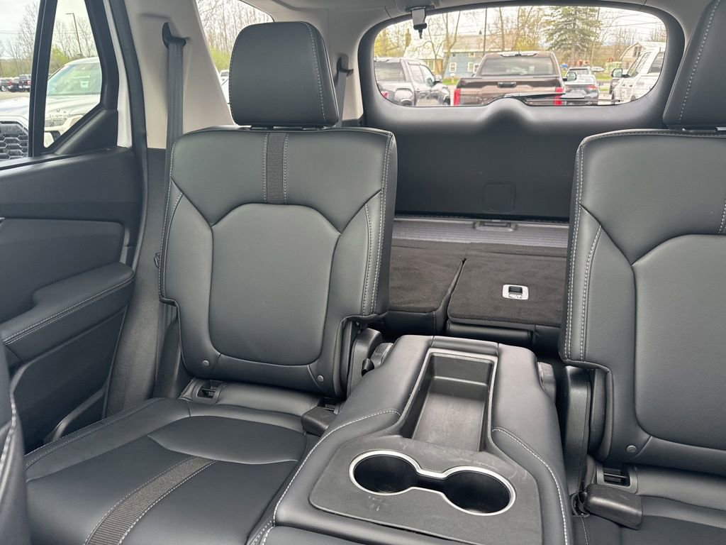 Used 2025 Honda Pilot Touring image 13