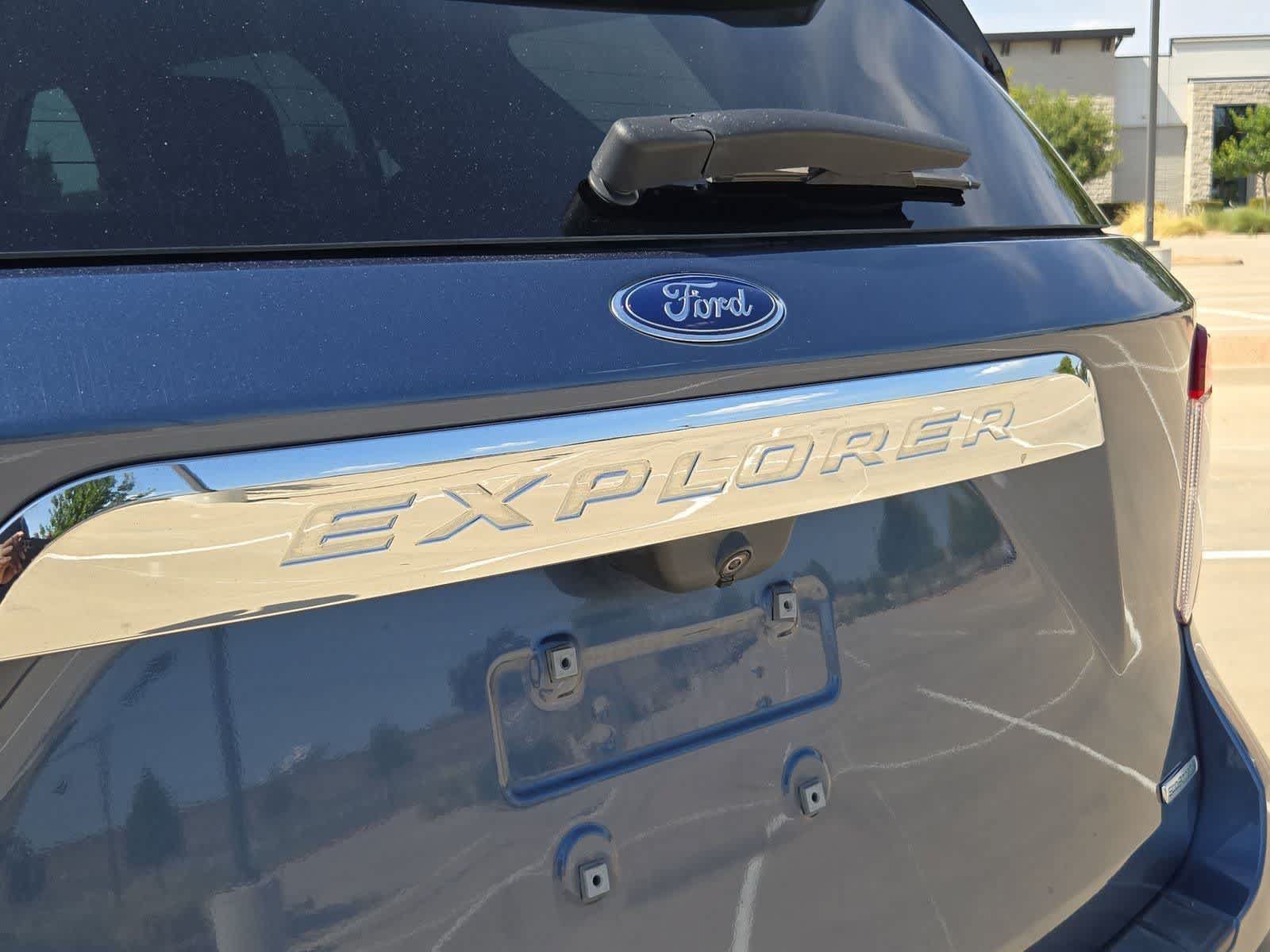 Used 2020 Ford Explorer XLT w/ Equipment Group 202A RWD image 12