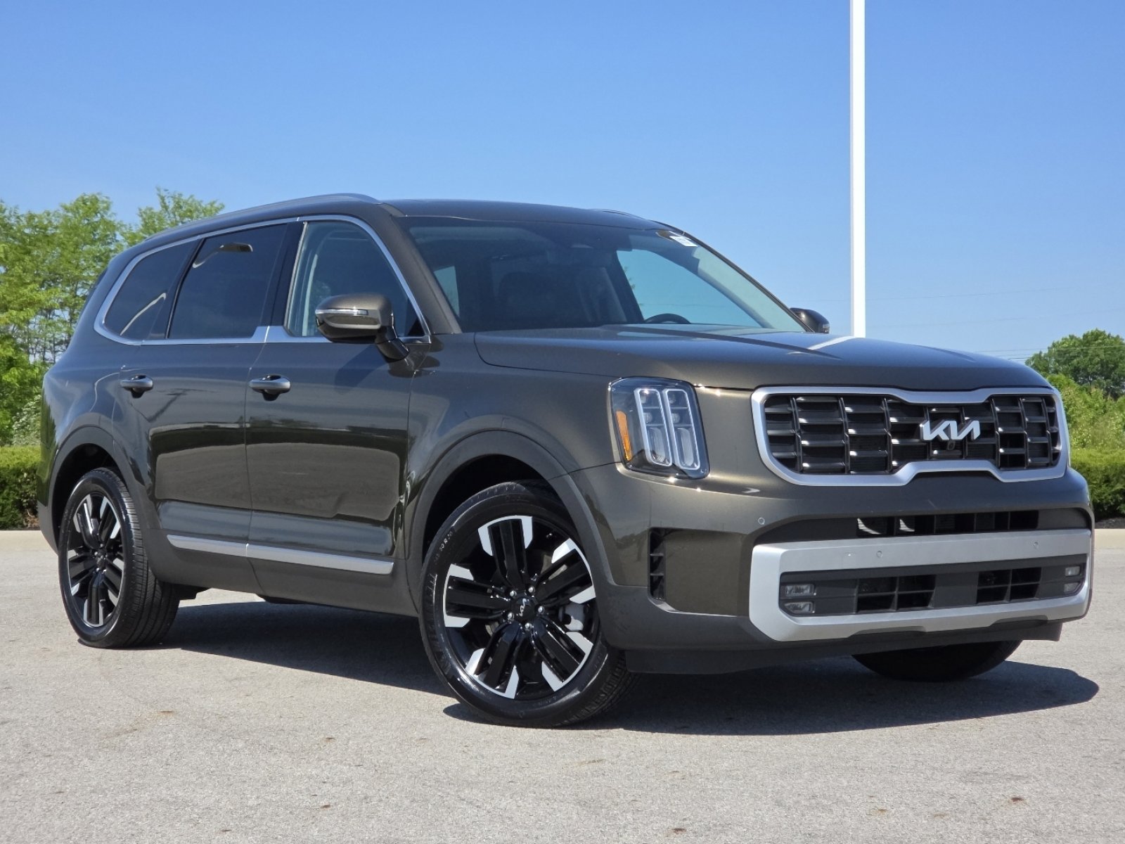 Used 2024 Kia Telluride SX Prestige AWD/4WD image 2