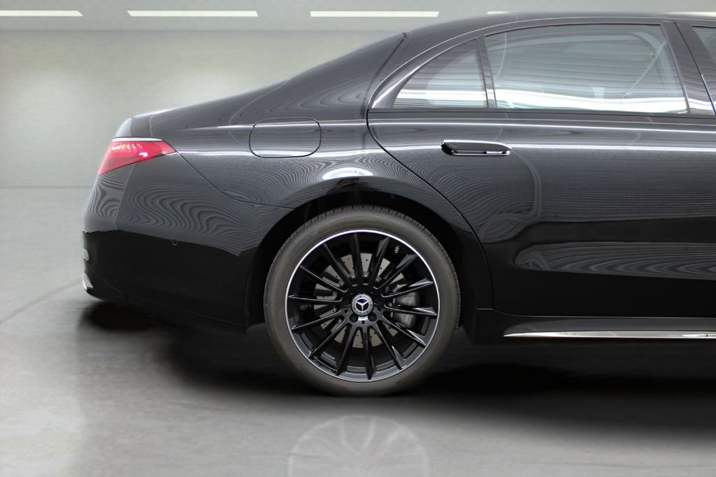Used 2025 Mercedes-Benz S 580 4MATIC Sedan image 14