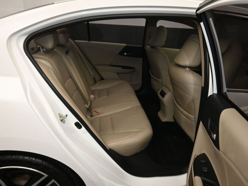 Used 2017 Honda Accord Touring image 39