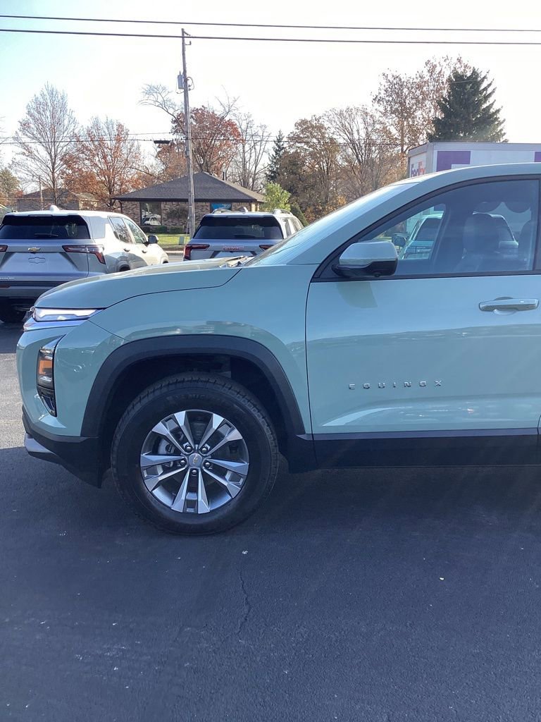 New 2026 Chevrolet Equinox LT w/ Convenience Package II image 2