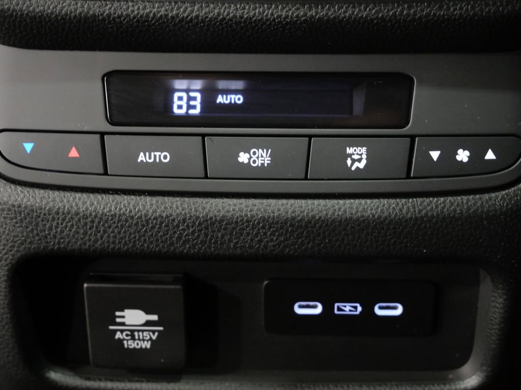 Used 2025 Honda Pilot TrailSport image 27