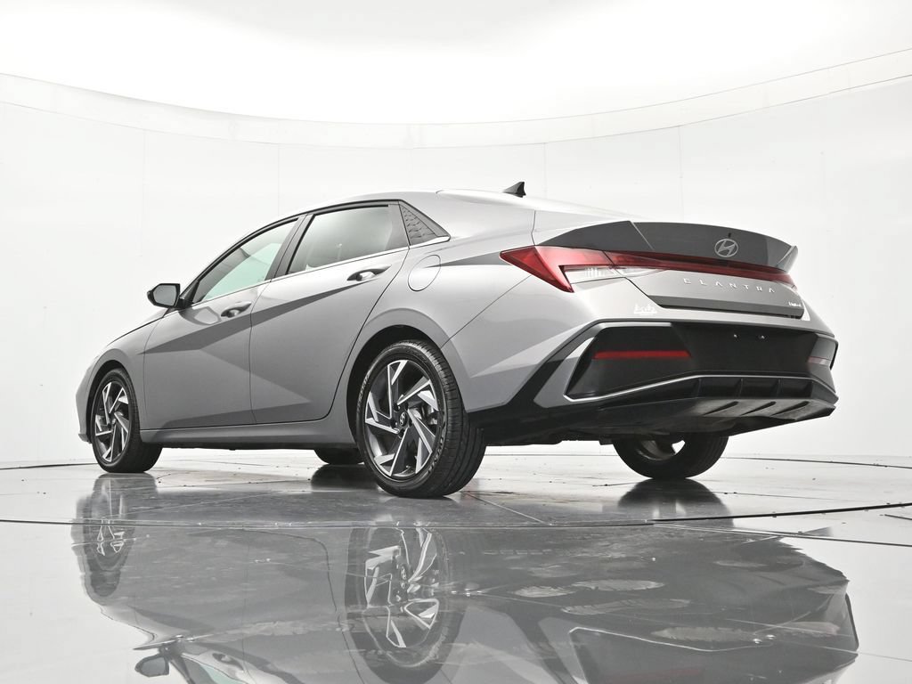 Used 2025 Hyundai Elantra Limited FWD image 45