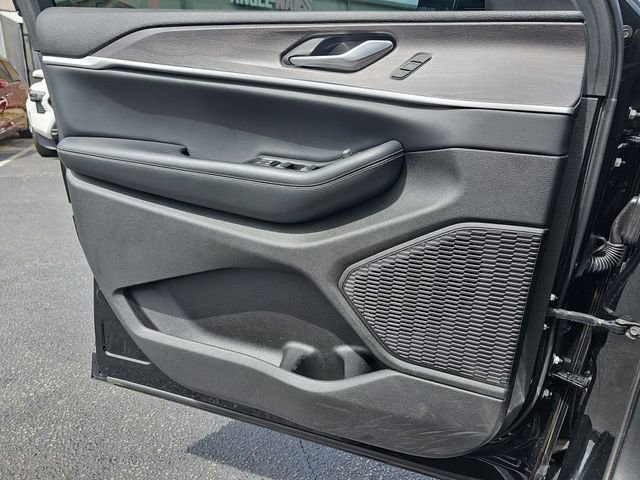 Used 2023 Jeep Grand Cherokee Limited w/ Trailer Tow Prep Group (B) image 32