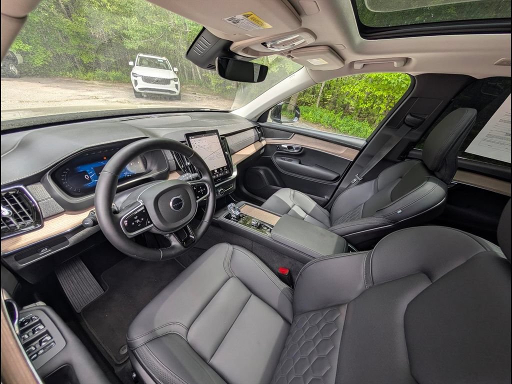 Certified 2025 Volvo XC90 B6 Core AWD/4WD image 9