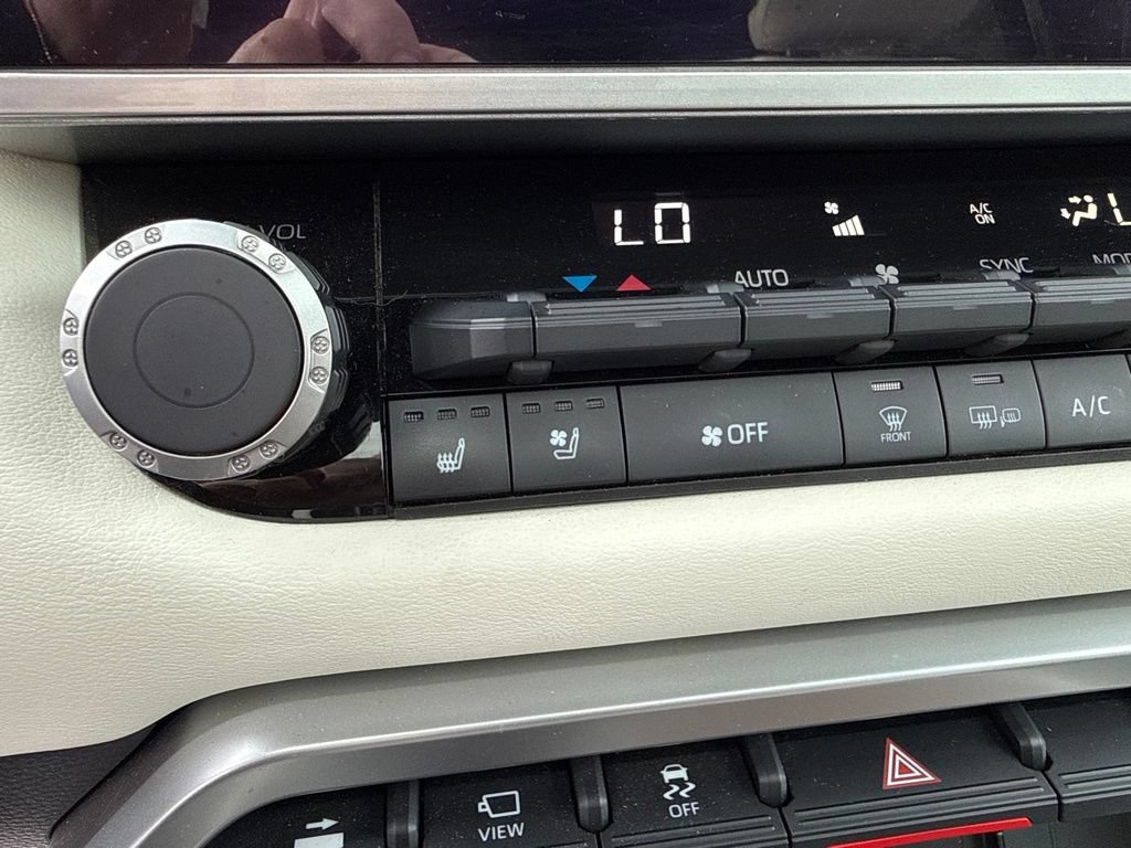 Used 2022 Toyota Tundra Capstone AWD/4WD image 36