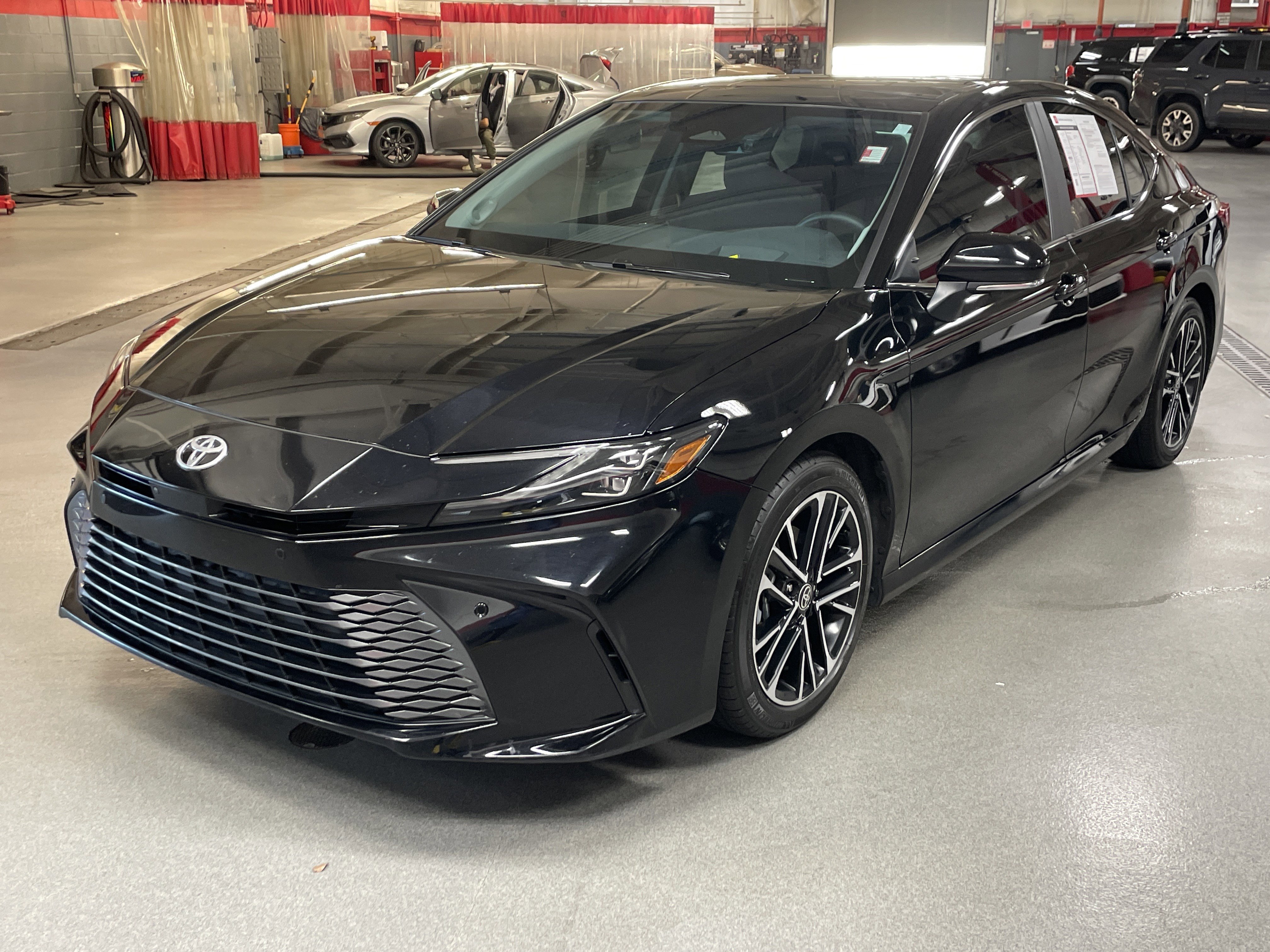 Used 2025 Toyota Camry XLE w/ Premium Plus Package FWD image 5